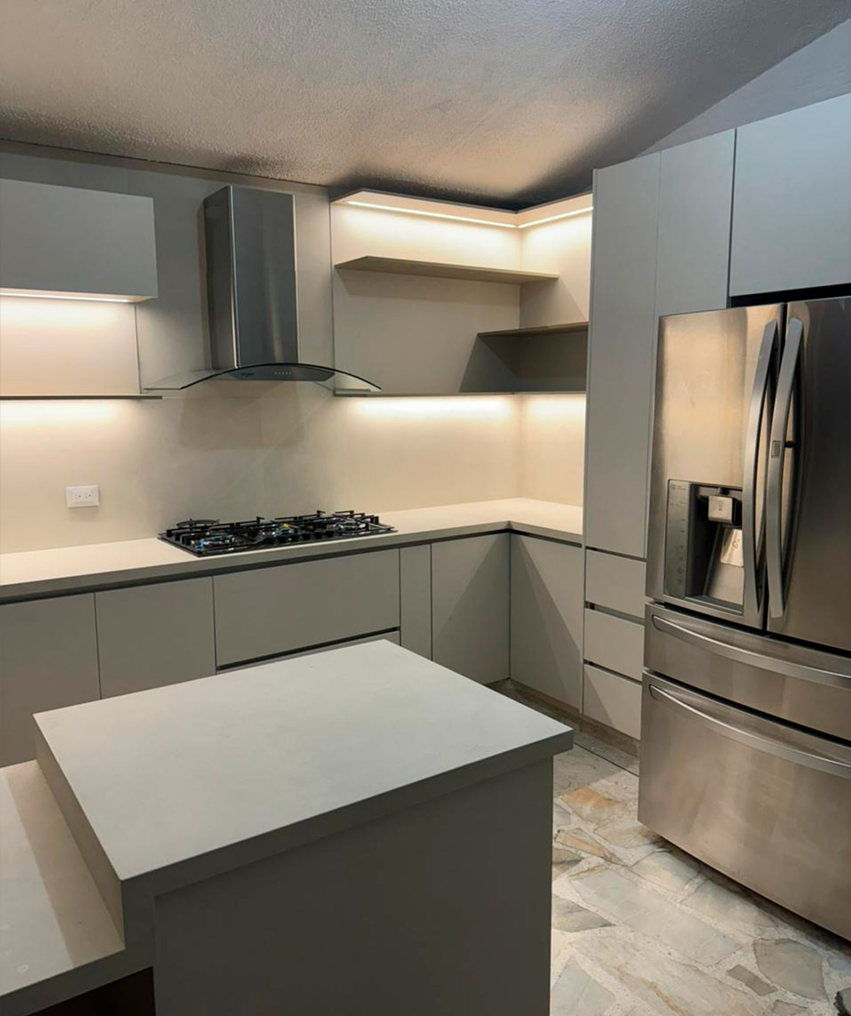 cocina moderna con luz